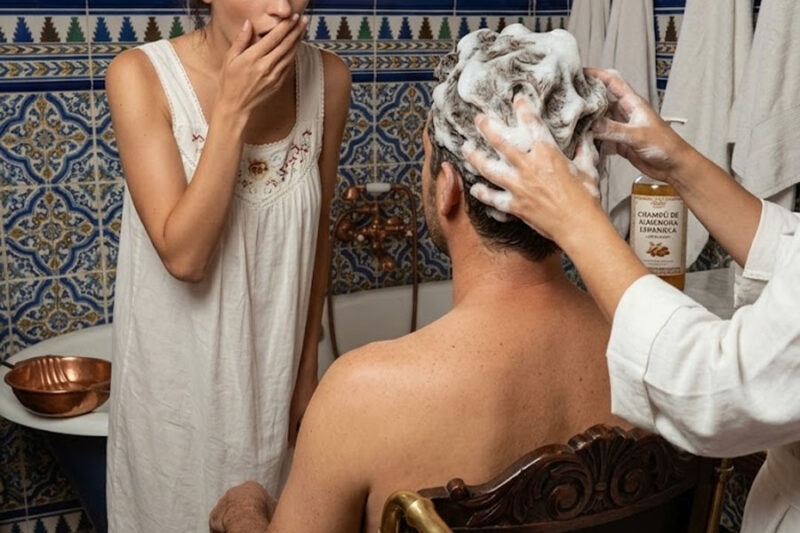 Estaba bañando a mi cuñado paralizado… y cuando le quité la camisa, entendí por qué mi esposo siempre evitaba que yo entrara en esa habitación.